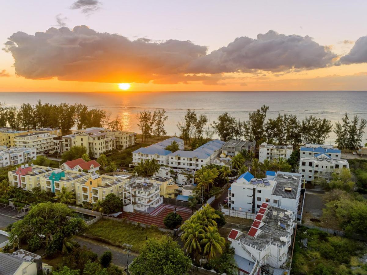 Les Cerisiers Beach Residence, Cosy And Modern 3 Bedroom Apartment Located 50 Metres From The Beach And From All Amenities And Restaurants On The Coastal Road Flic-en-Flacq Extérieur photo