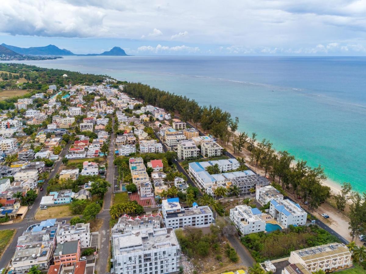Les Cerisiers Beach Residence, Cosy And Modern 3 Bedroom Apartment Located 50 Metres From The Beach And From All Amenities And Restaurants On The Coastal Road Flic-en-Flacq Extérieur photo